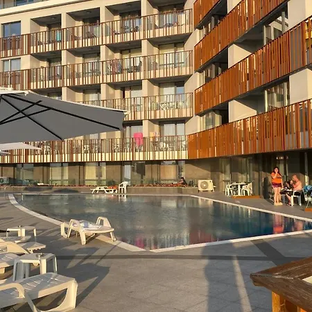 Paradiso 'в' 111 Large * نيسيبار